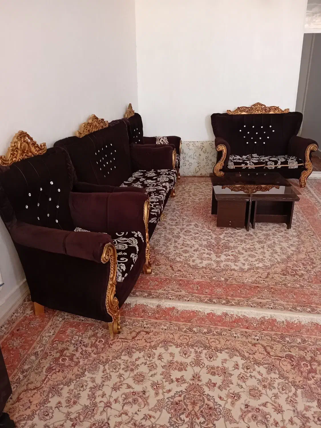 مبل نو یدونه زدگی همرا با میز وسط و ۳تا عسلی|مبلمان خانگی و میز عسلی|کوهدشت, |دیوار