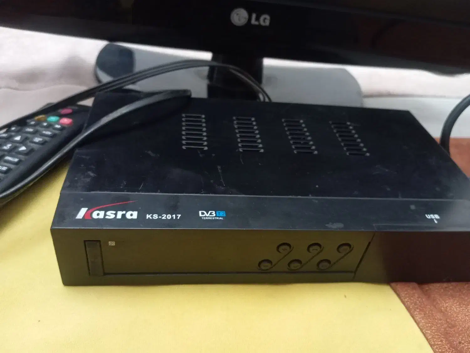 تلویزیون ۲۲اینچ LG و دستگاه دیجیتال|تلویزیون و پروژکتور|شهریار, شهرک شاهد|دیوار