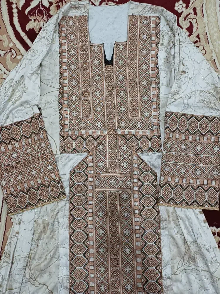 گفتان و لباس درحد نو|لباس|علی‌آباد کتول, |دیوار