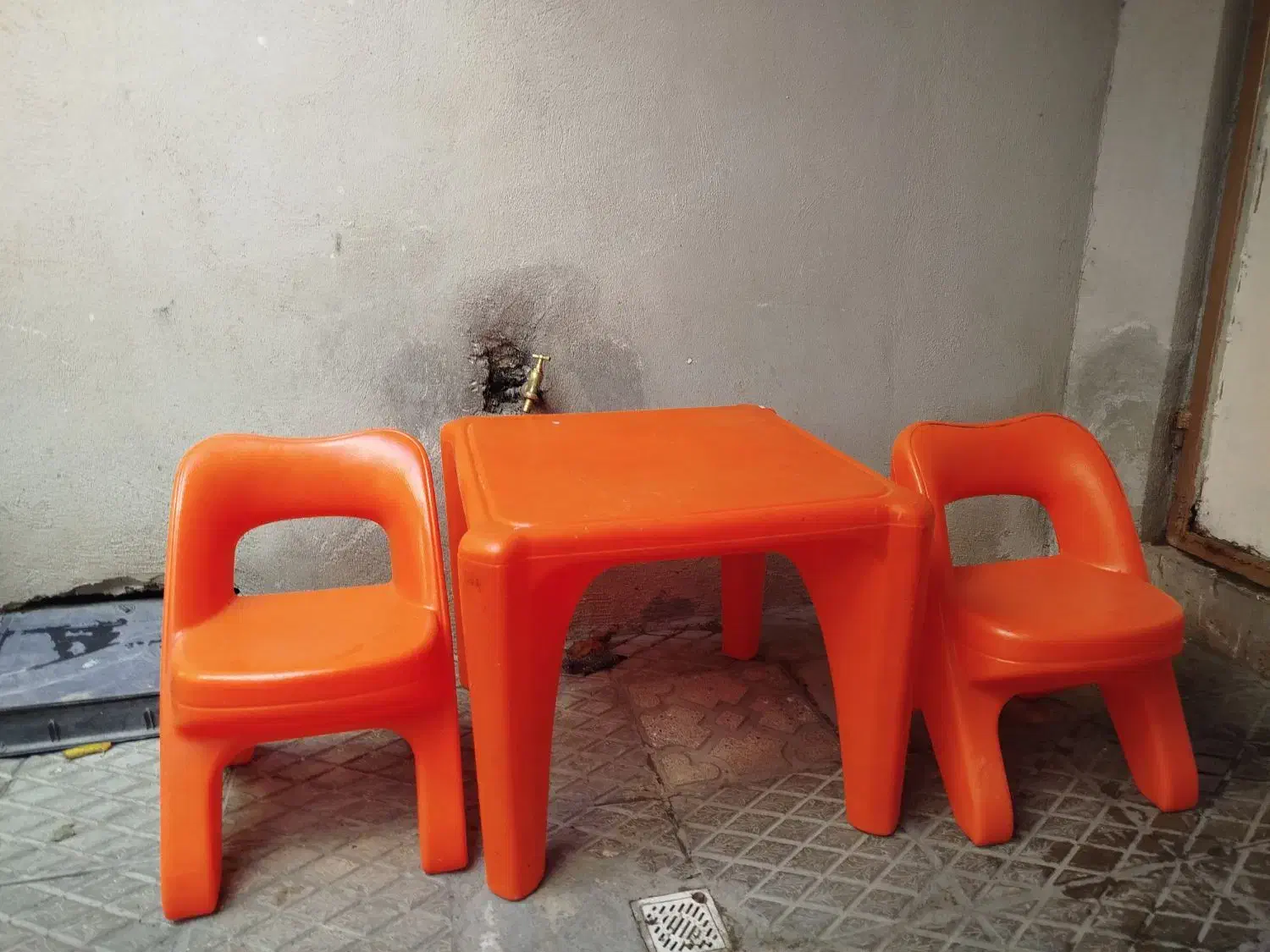 میز صندلی|تخت و صندلی بچه|سنندج, |دیوار