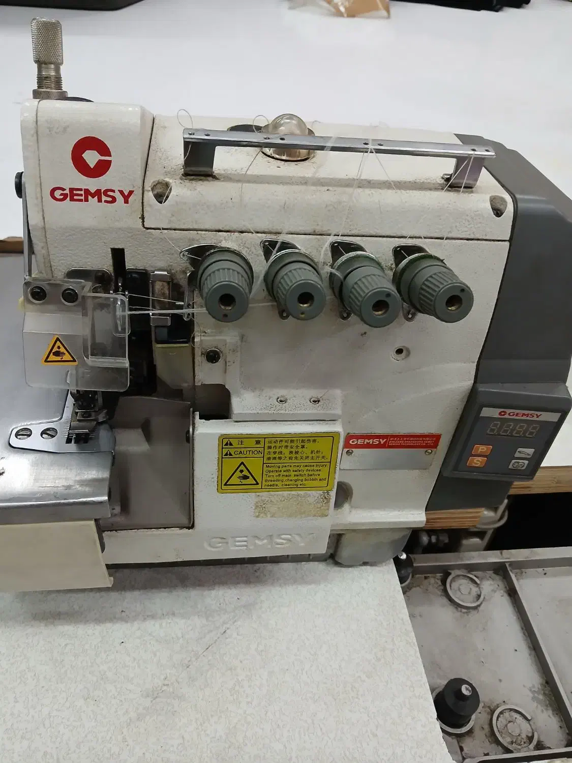 تعدادی چرخ صنعتی|چرخ خیاطی و ریسندگی|ساری, |دیوار