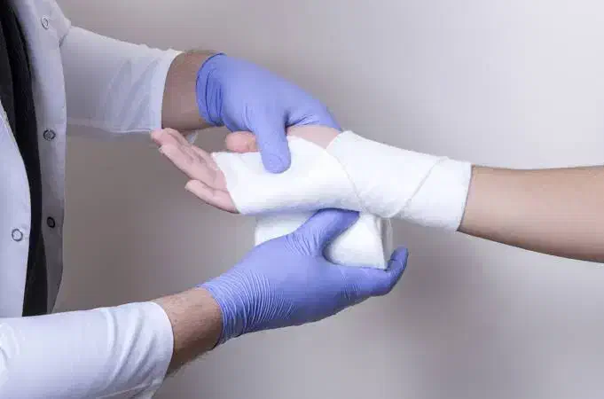 تزریقات،پانسمان،سرم،سوند،پرستاری با کادر حرفهای|خدمات آرایشگری و زیبایی|اردبیل, |دیوار