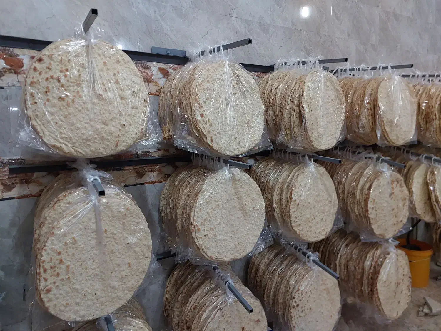 فروش عمده و تکی نان خشک سبوسدار و نان جو سبوسدار|خوردنی و آشامیدنی|هشتگرد, قاسم آباد بزرگ|دیوار