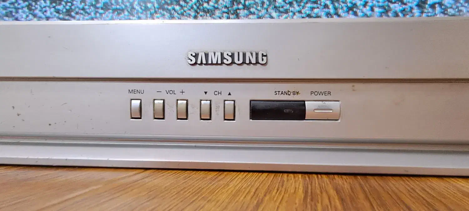 تعدادی تلوزیون کم کارکردسالم برند خوب|تلویزیون و پروژکتور|بندر انزلی, گیلار|دیوار