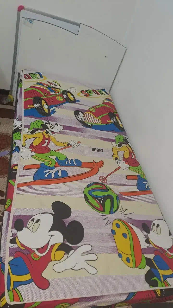 تخت نوجوان سالم همراه تشک|تخت و سرویس خواب|نجف‌آباد, حومه نجف آباد|دیوار