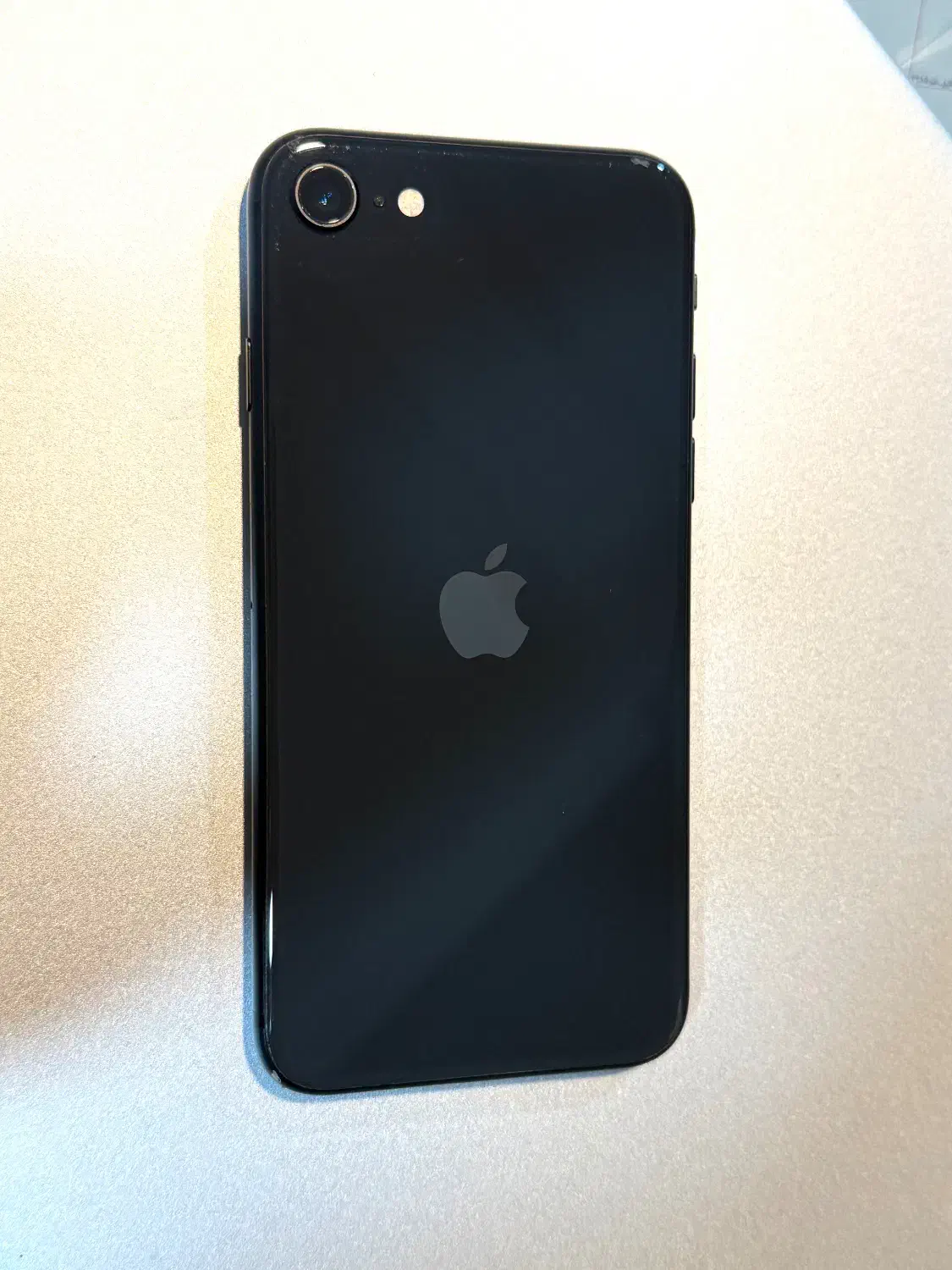 iphone SE 2020|موبایل|آستارا, |دیوار