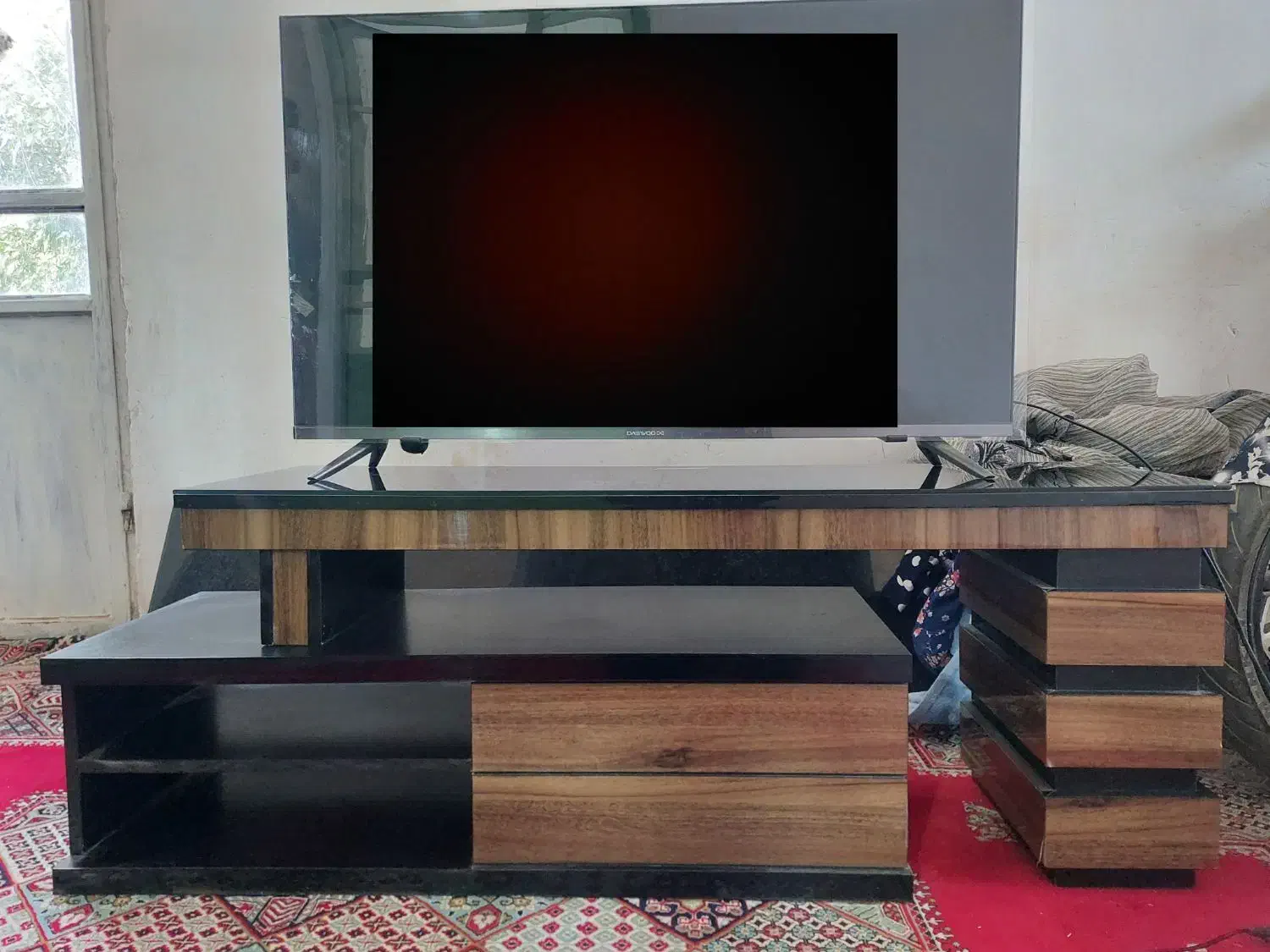 زیر میز تلویزیون|میز تلویزیون|کبودرآهنگ, |دیوار