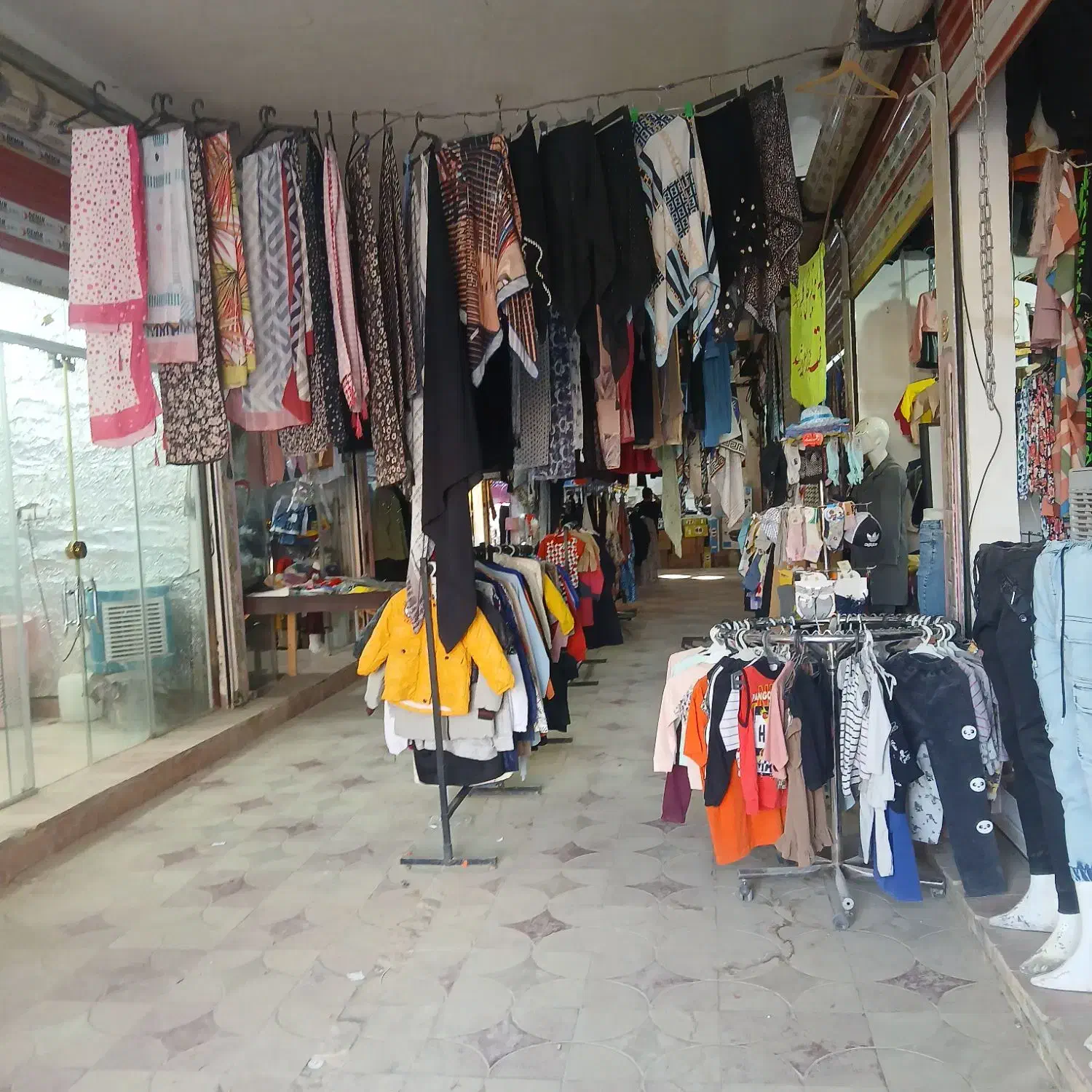 مغازه تجاری در پاساژ فردوس زهک|فروش مغازه و غرفه|زهک, |دیوار