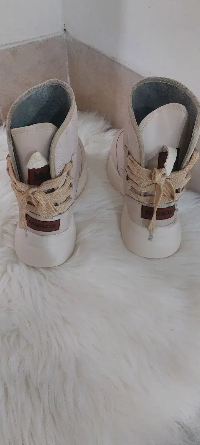 بوت  کرمی سایز 40|کیف، کفش، کمربند|سمنان, |دیوار