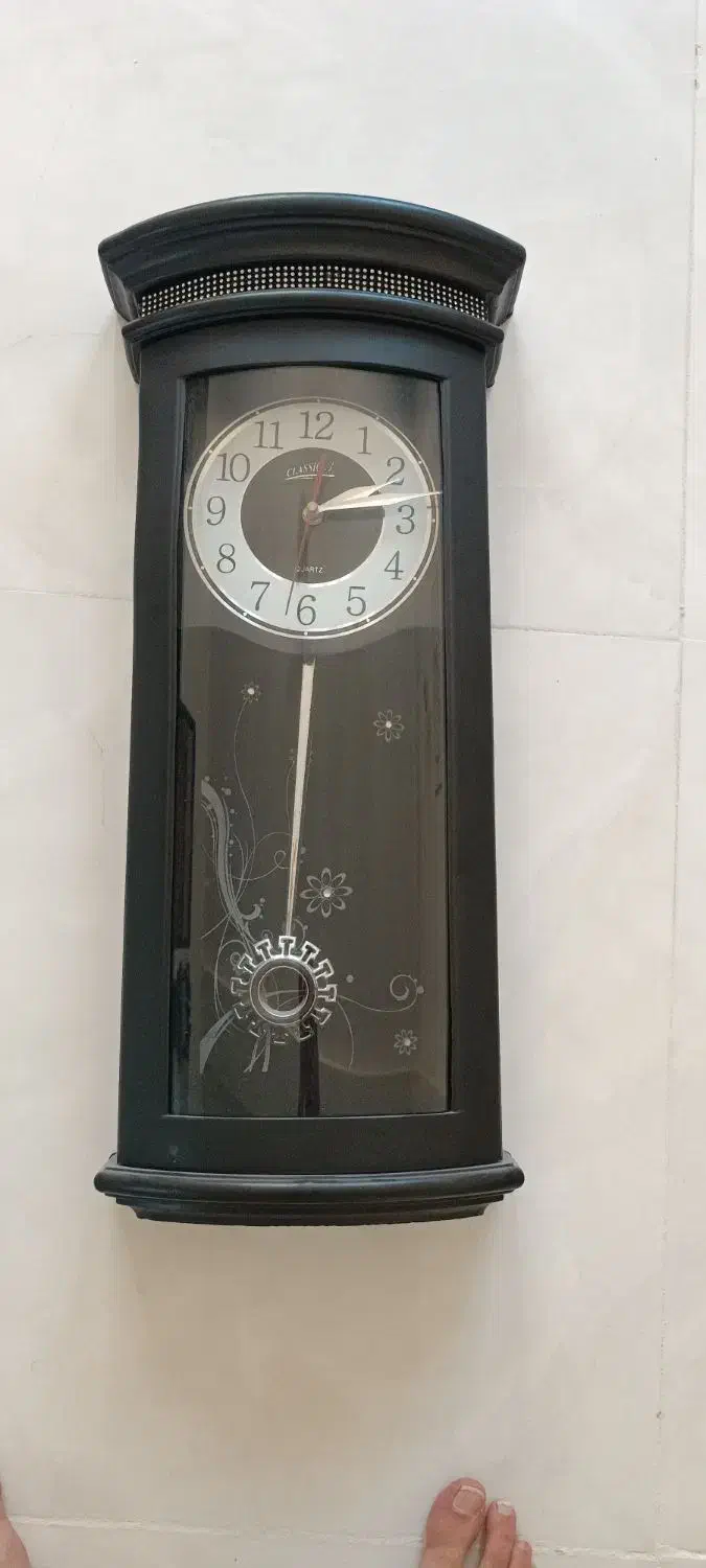 ساعت دیواری کاملا سالم و نو|ساعت دیواری و تزئینی|اردبیل, |دیوار