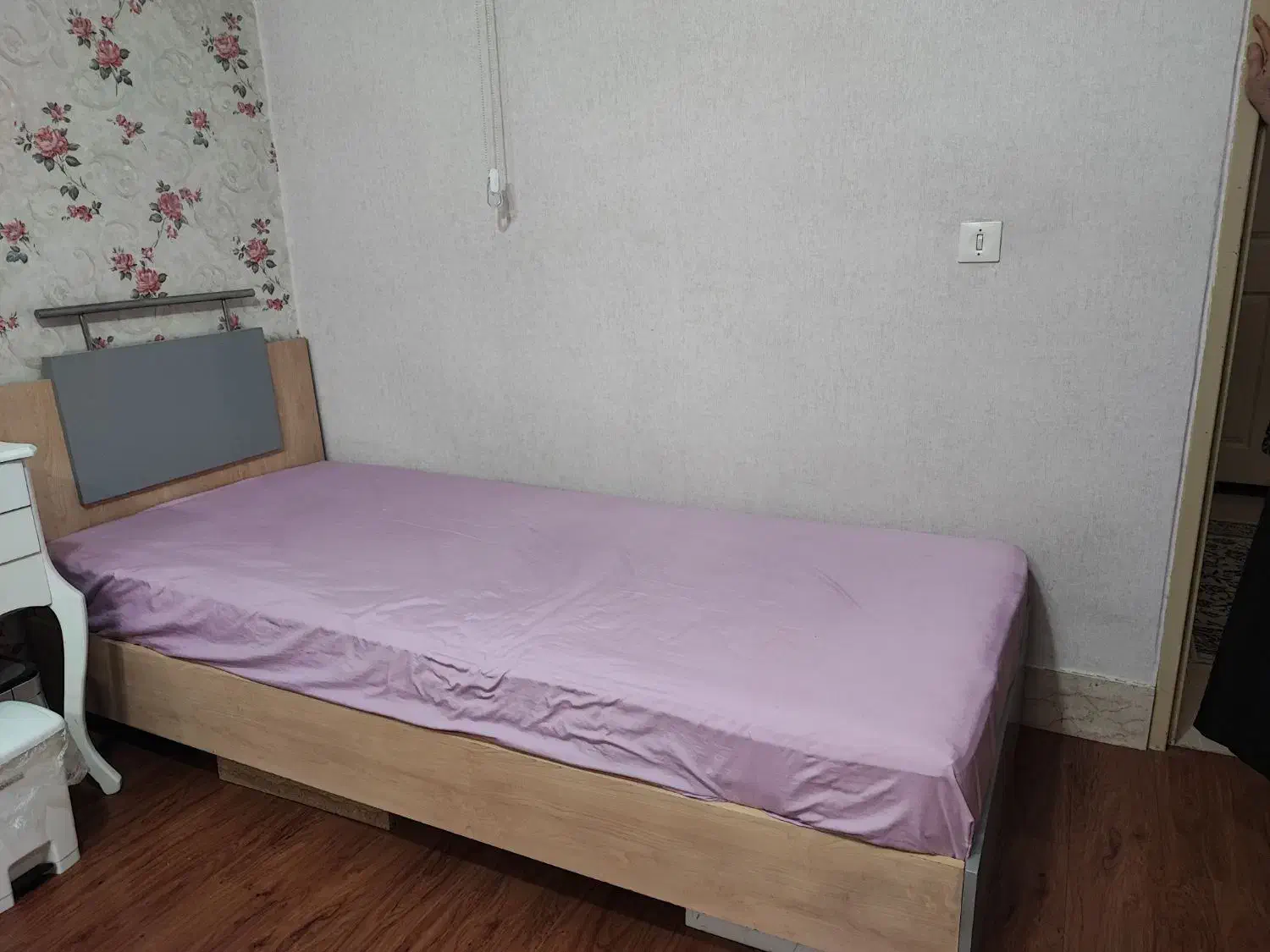 تخت و آینه|تخت و سرویس خواب|شاهینشهر, شهرک هشت بهشت|دیوار