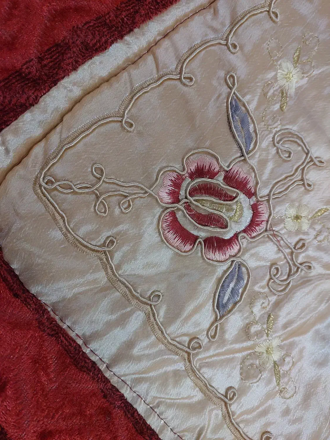 دو عددلحاف|رختخواب، بالش، پتو|کازرون, |دیوار