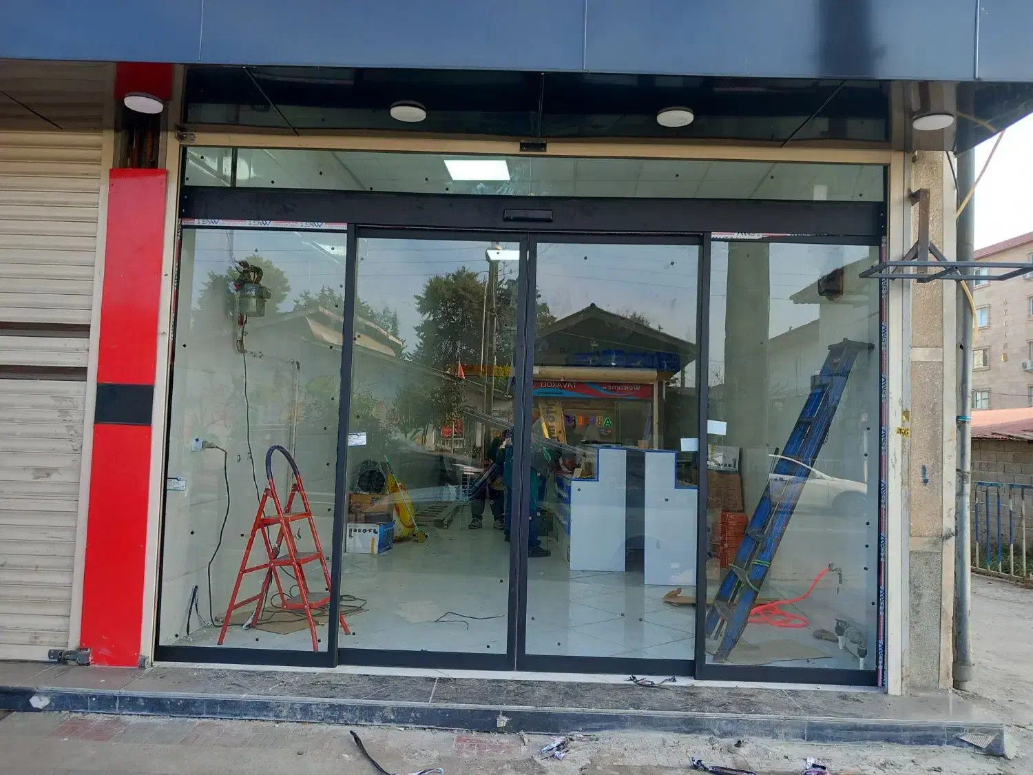 کرکره برقی شیشه بالکنی سایبان برقی شیشه سکوریت|خدمات پیشه و مهارت|لنگرود, |دیوار