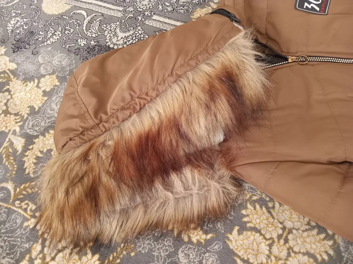 کاپشن بارونی خیلی تمیز|لباس|کاشان, کارگر|دیوار