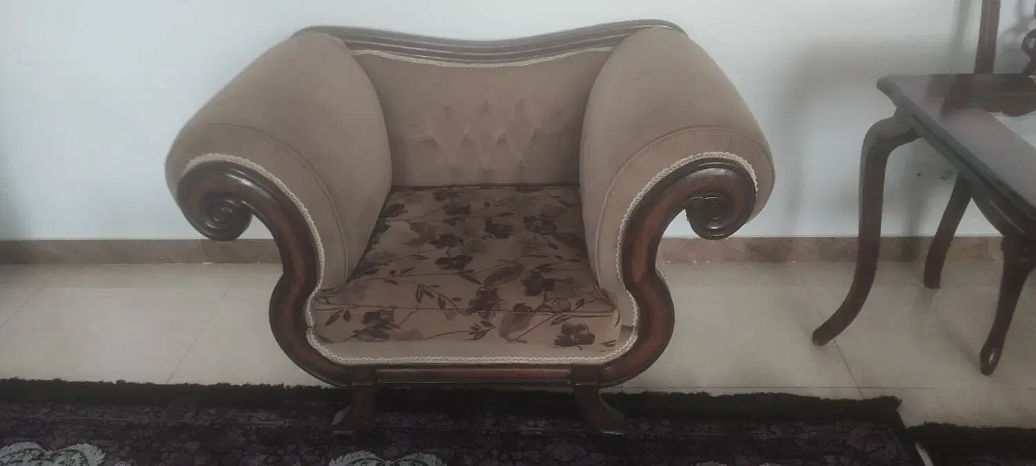 نیم ست مبل راحتی با جلو مبلی ودوعدد عسلی|مبلمان خانگی و میز عسلی|اسلام‌شهر, سیمرغ|دیوار