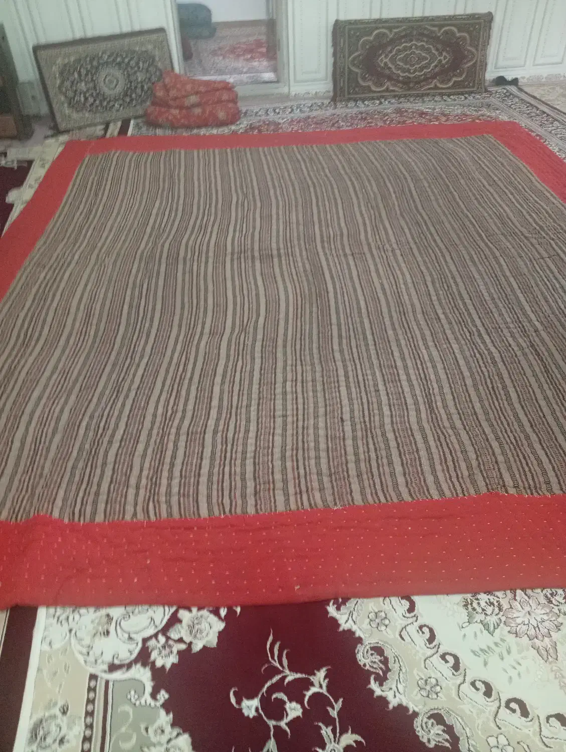 لحاف|رختخواب، بالش، پتو|قیدار, |دیوار