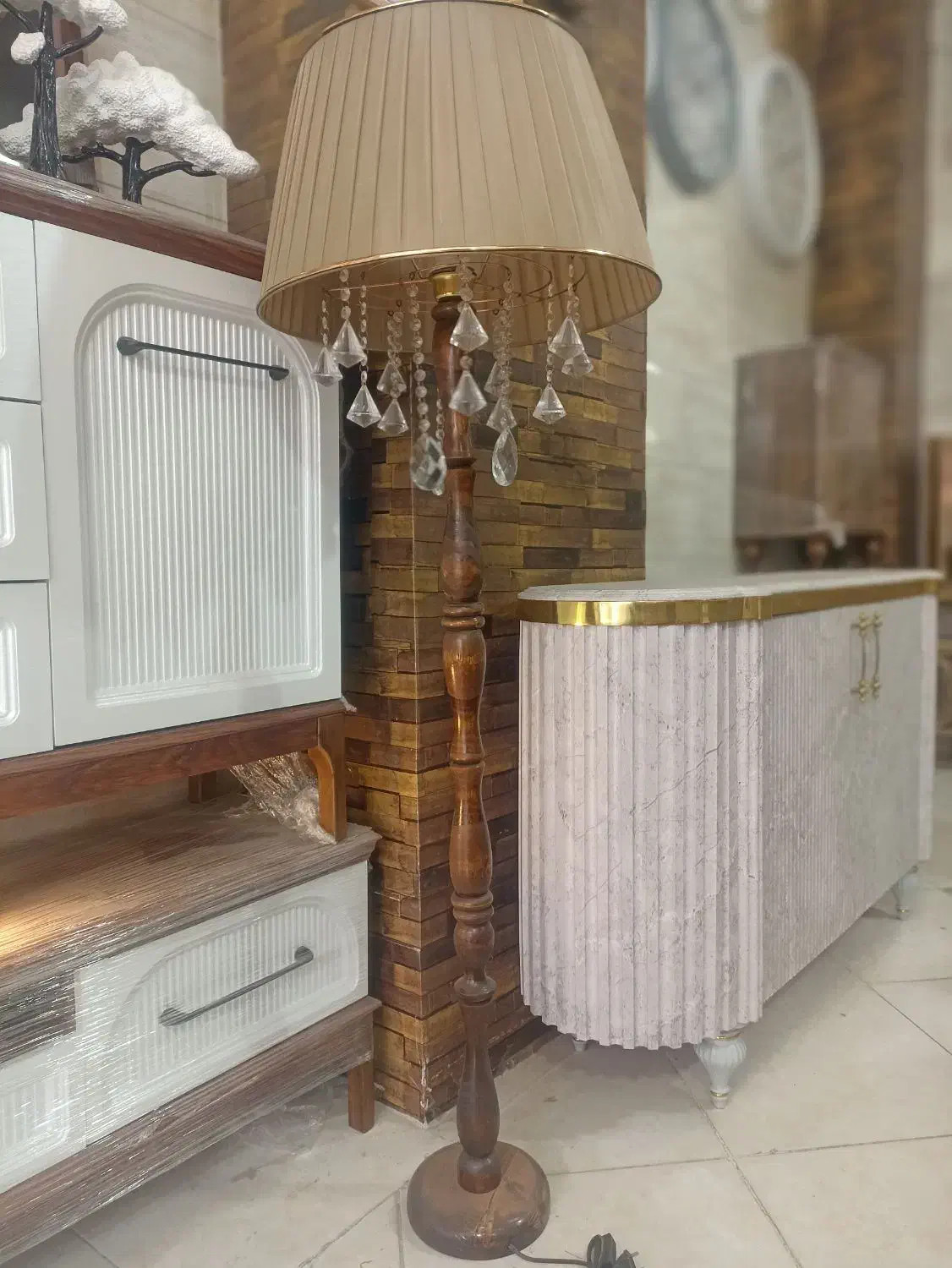 آباژور ایستاده|چراغ خواب و آباژور|فردوسیه, |دیوار