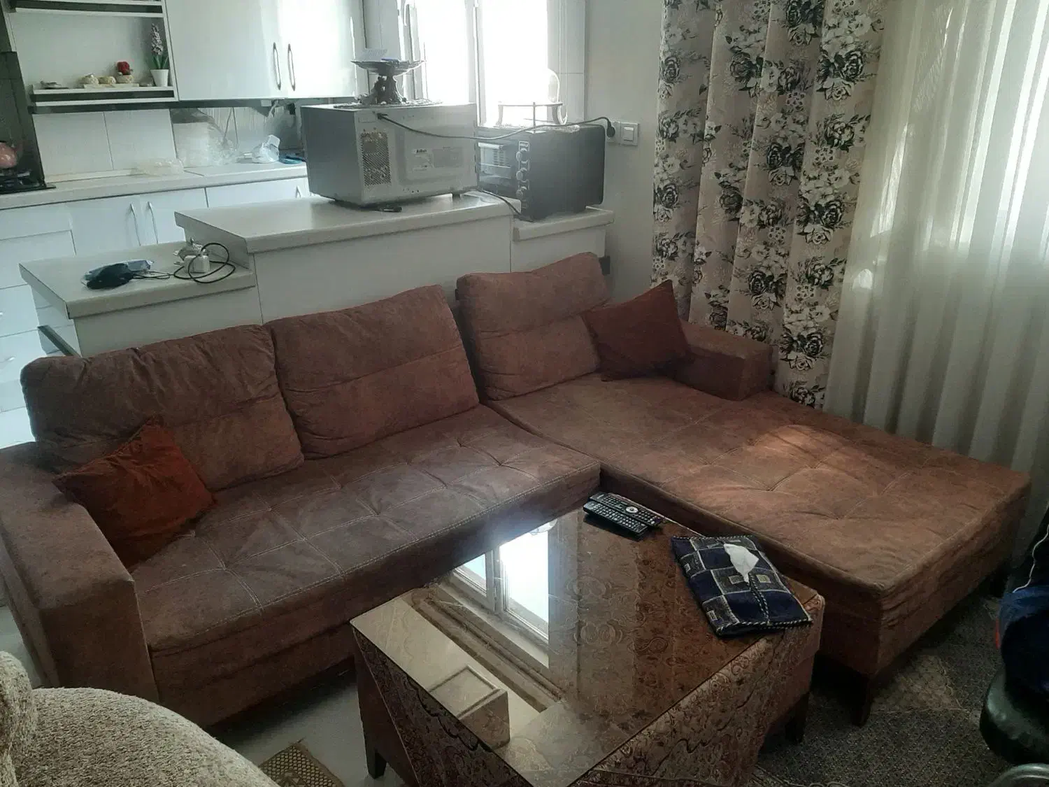 مبل راحتی ۴ نفره و جلو مبلی|مبلمان خانگی و میز عسلی|ری, اقدسیه|دیوار