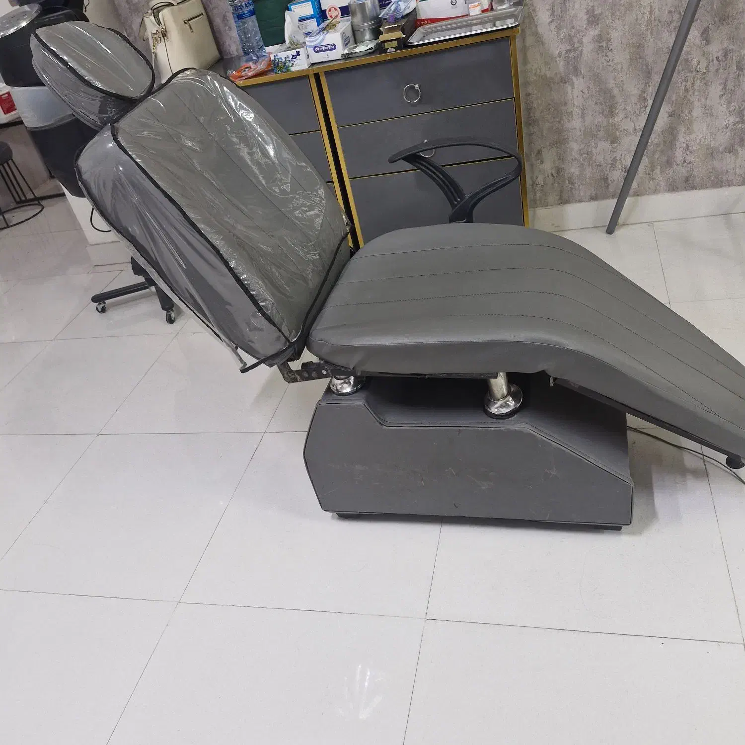 تخت،صندلی تابوره،استند لاک ،یونیت|آرایشگاه و سالن‌های زیبایی|مشهد, دانشجو|دیوار