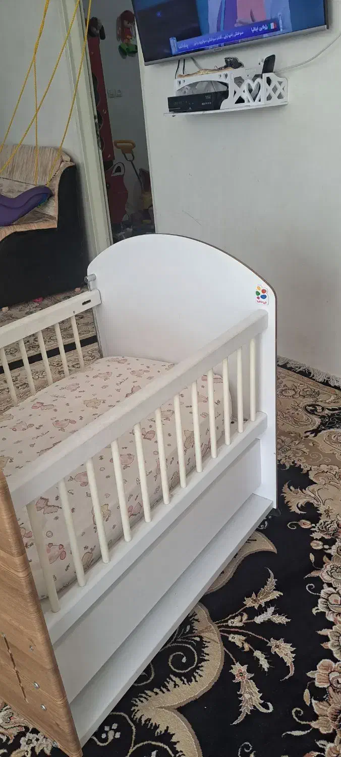 تخت نوزاد|تخت و صندلی بچه|خرمآباد, |دیوار