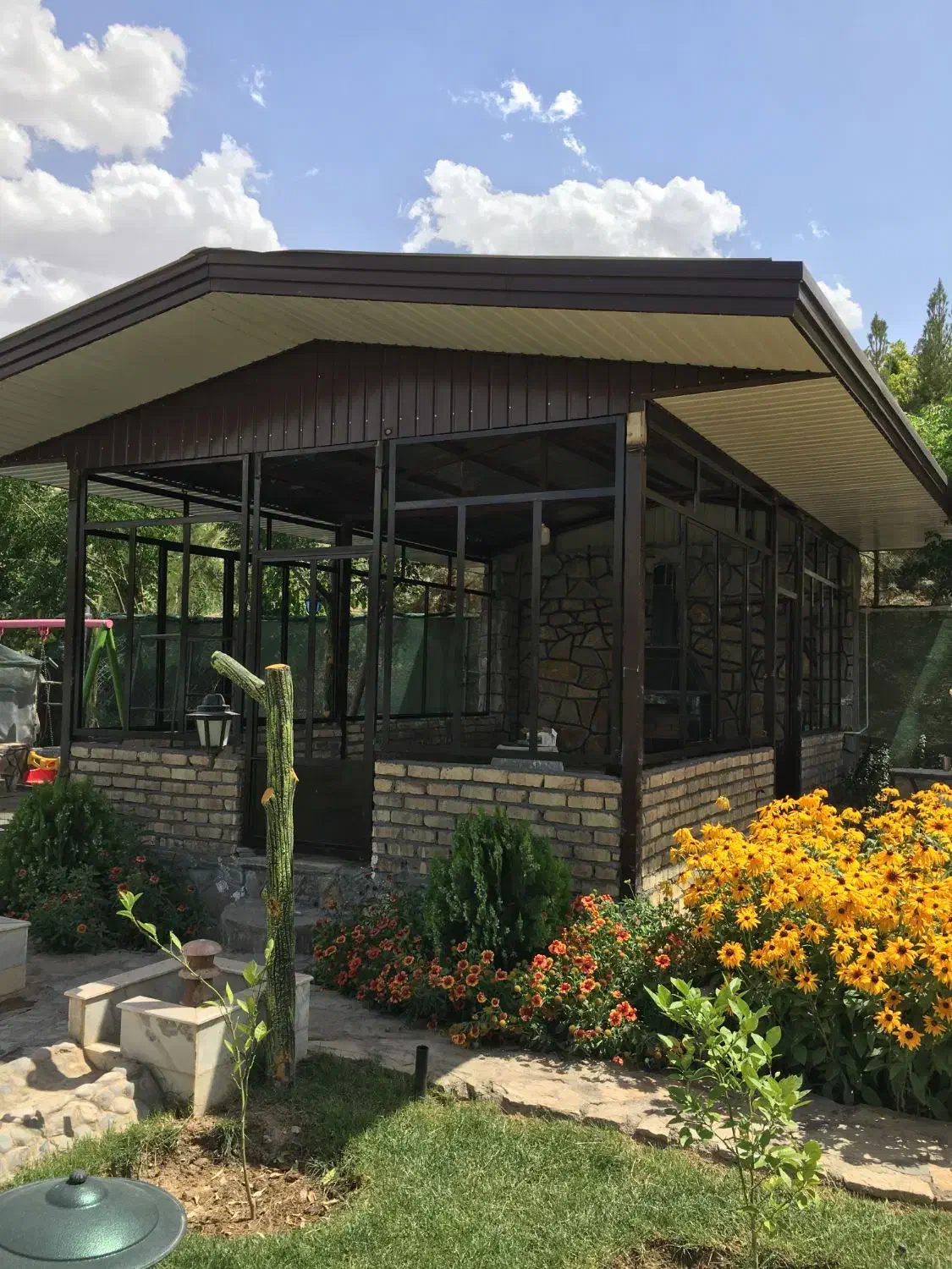 اجرای سقف شیروانی آلاچیق آمد.از پلی کربنات و سوله|خدمات پیشه و مهارت|قم, نیروگاه|دیوار