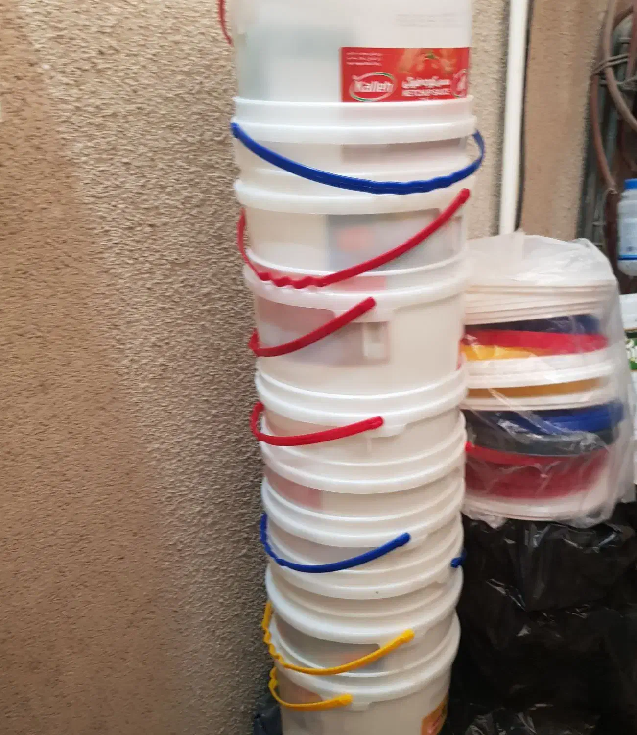 سطل ده کیلویی و دبه خیارشور تمیز|ظروف نگهدارنده، پلاستیکی، یک‌بارمصرف|برازجان, |دیوار