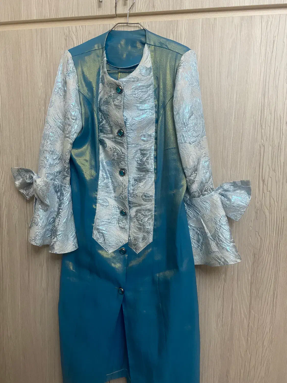 مانتو|لباس|مشهد, فرهنگ|دیوار