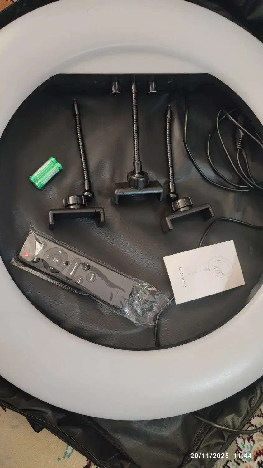 رینگ لایت مدل RL-21 همراه با سه پایه و ریموت کنترل|دوربین عکاسی و فیلم‌برداری|قم, شاه ابراهیم|دیوار