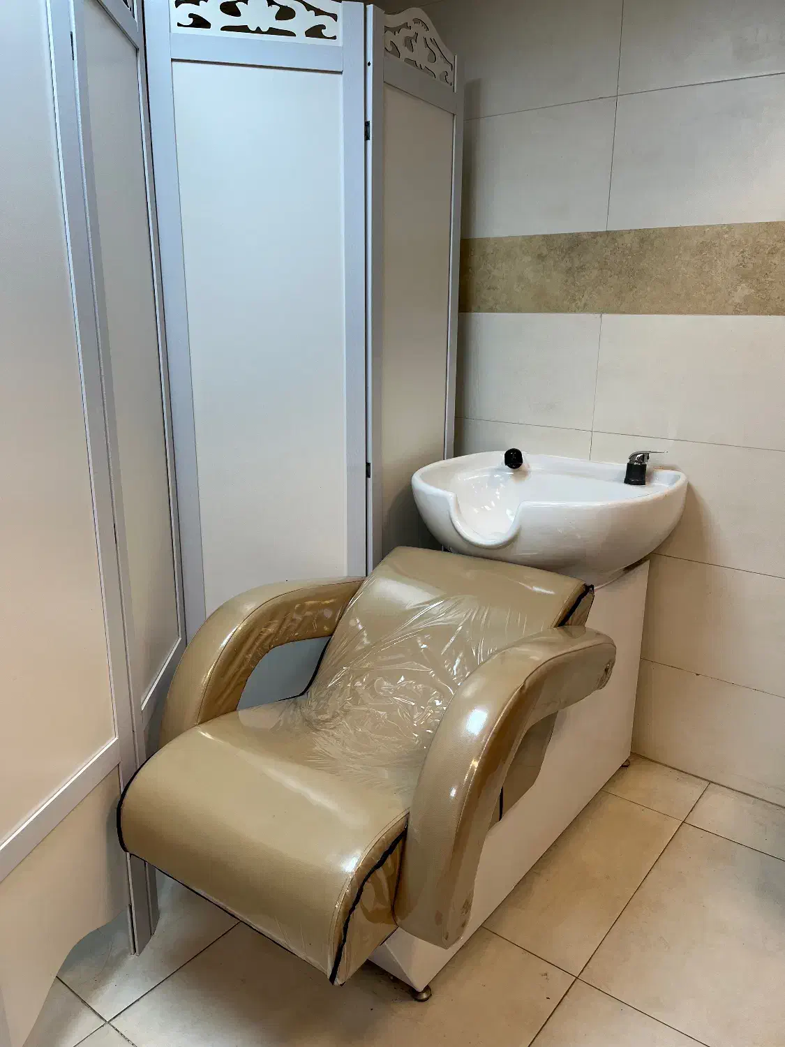 لوازم ارایشگاه|آرایشگاه و سالن‌های زیبایی|رشت, حومه رشت|دیوار