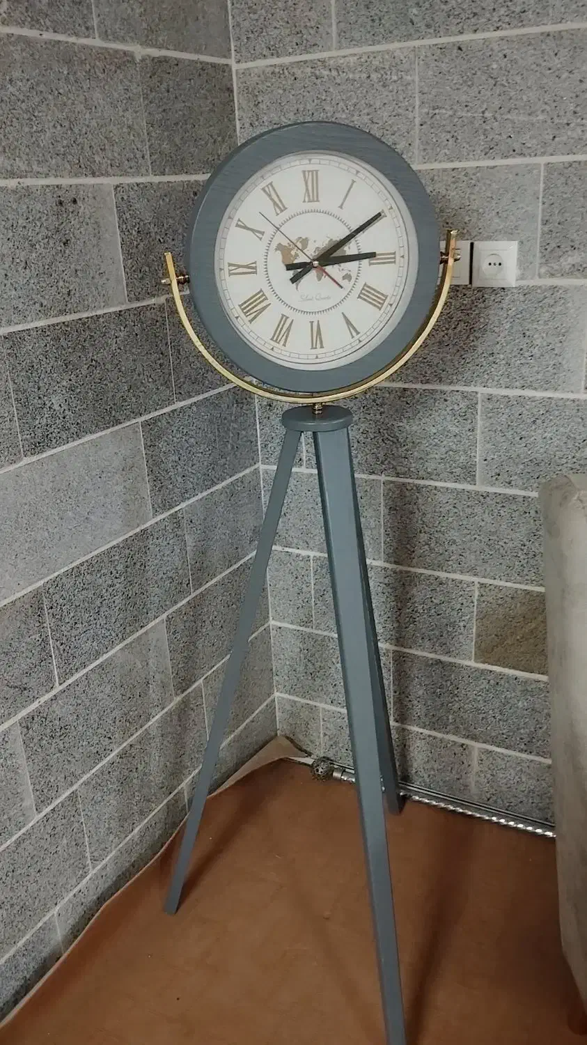 ساعت پایه دار|ساعت دیواری و تزئینی|تربت جام, بیست متری منبع آب|دیوار