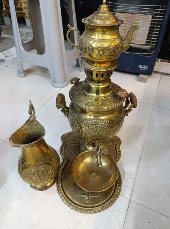 سماور برنجی مرتب و تمیز|سماور، چایساز، قهوهساز|شیروان (خراسان), |دیوار