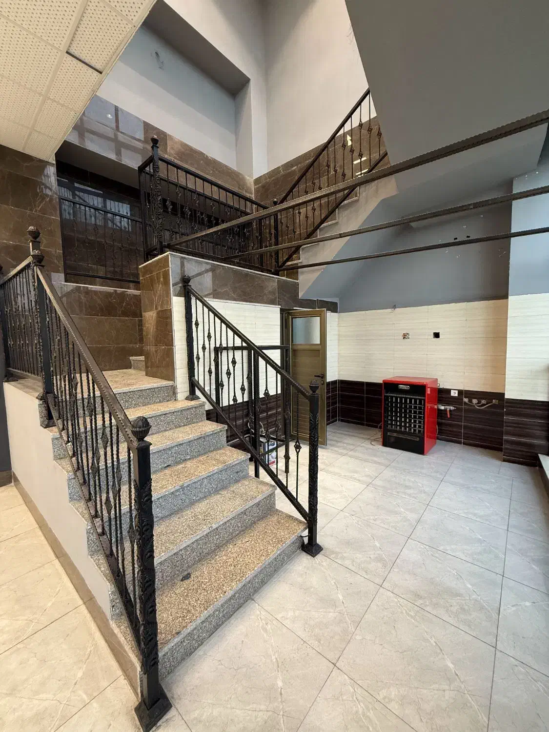 مجتمع تجاری مرکز شهر کرج 800 متری|اجارهٔ مغازه و غرفه|کرج, چمران|دیوار