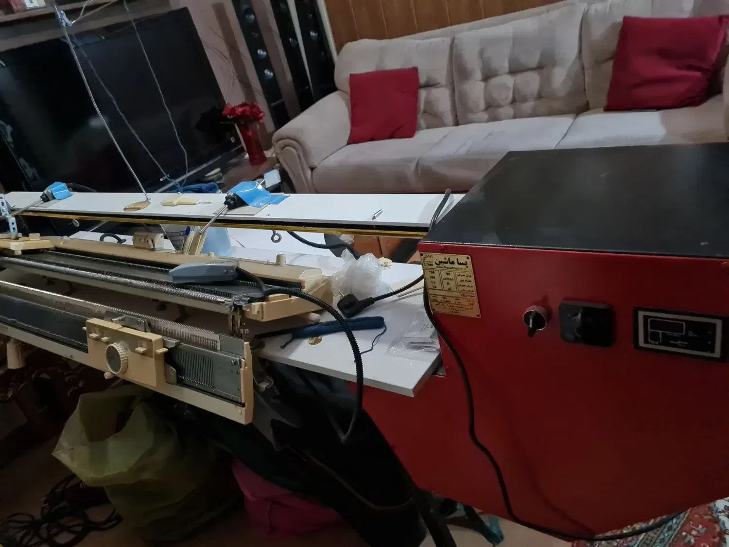 ماشین بافتنی با موتور برقی|چرخ خیاطی و ریسندگی|شاهین‌شهر, فردوسی|دیوار