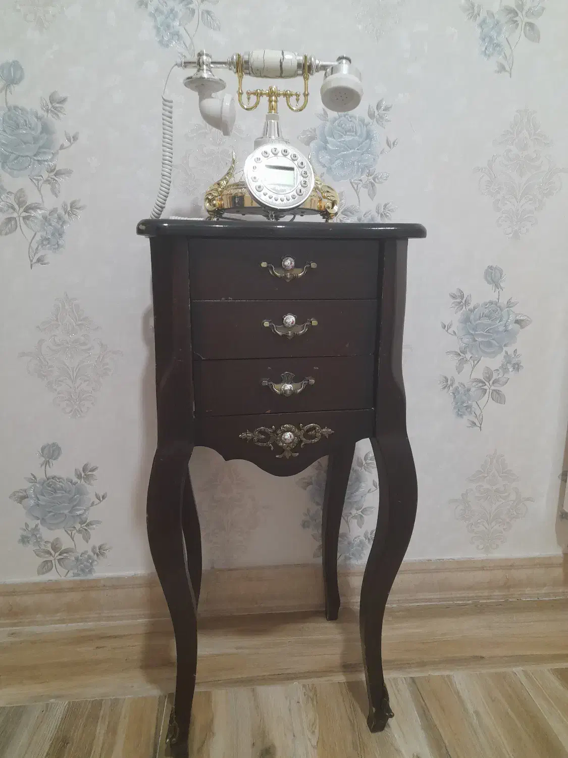 میز تلفن و گوشی تلفن|صنایع دستی و سایر لوازم تزئینی|سلطانیه, |دیوار