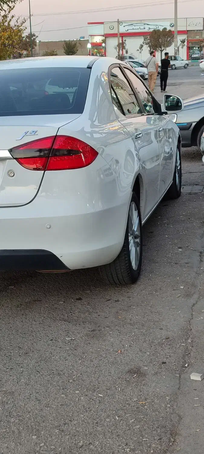 جک j5 تک برگ سند|خودرو سواری و وانت|همدان, |دیوار