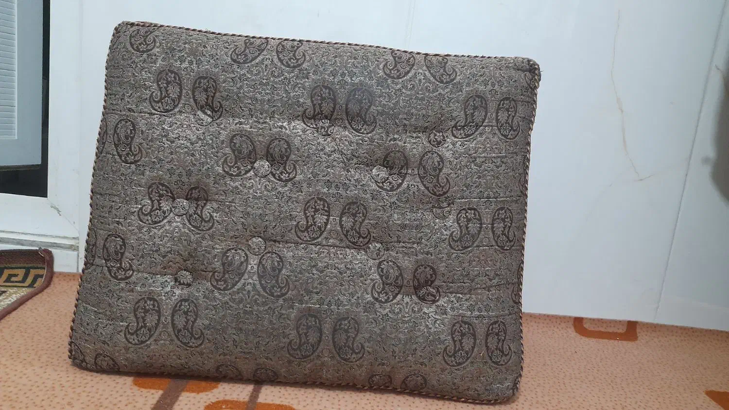 پشتی سنتی|پشتی|قم, شهر قائم|دیوار