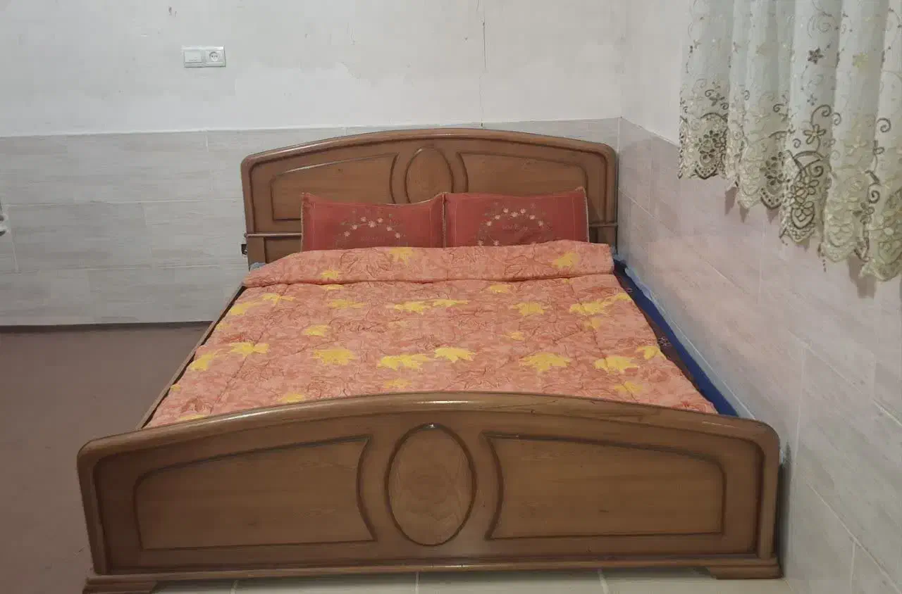 تخت دونفره بدون خوشخواب سالم|تخت و سرویس خواب|خرمآباد, |دیوار