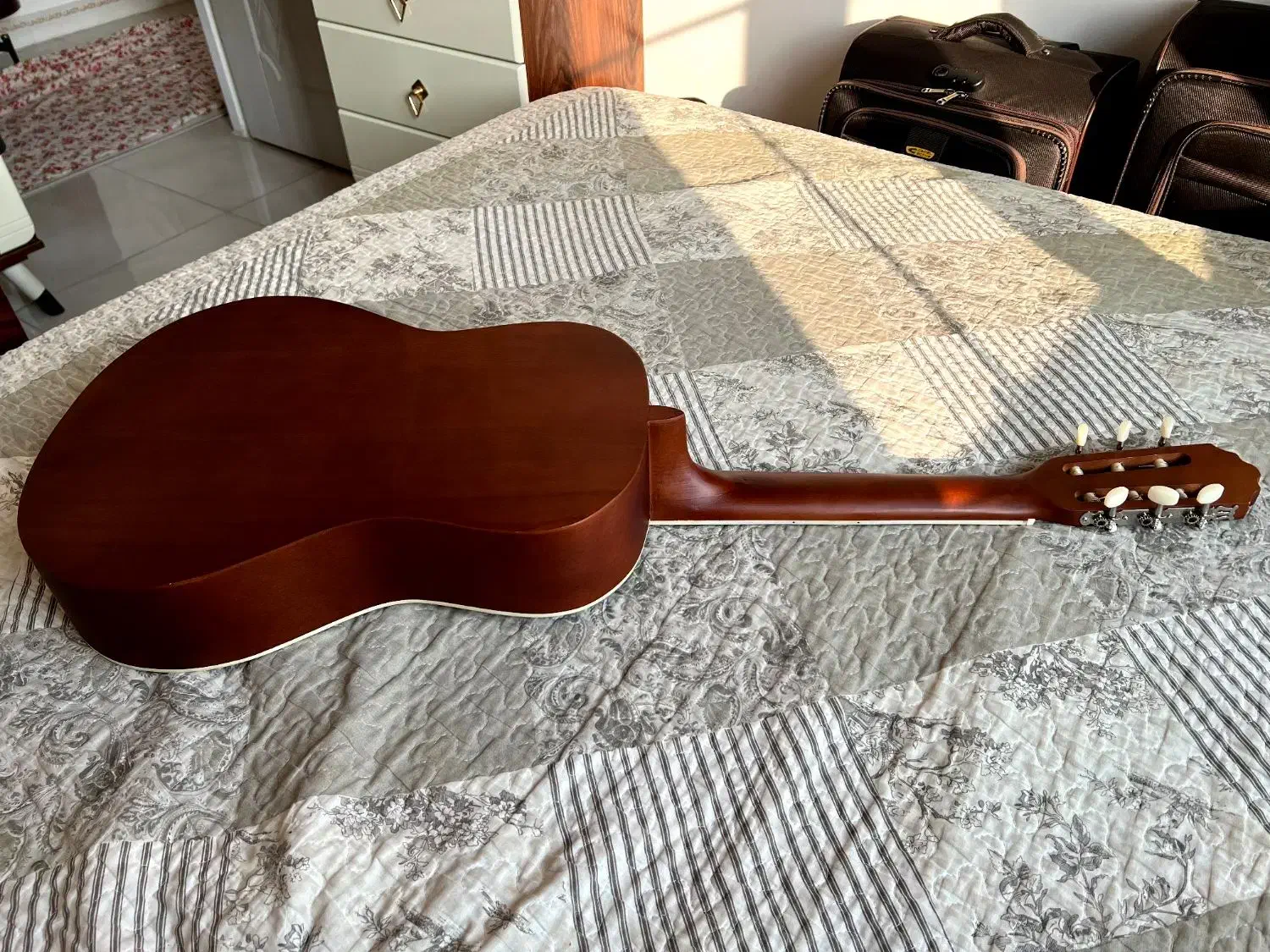 گیتار یاماها C40 حرفه ای نو آکبند|گیتار، بیس، امپلیفایر|رشت, گلسار|دیوار