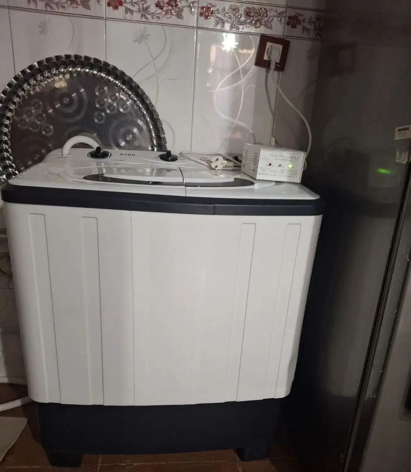 کهنه شویی سالم نو هست ۸کیلوگرم|ماشین لباسشویی و خشک‌کن لباس|شوط, |دیوار