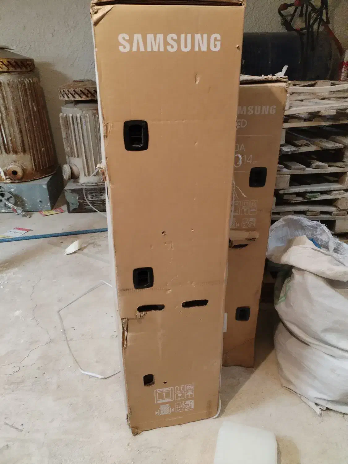 کارتن تلویزیون 98 و 85 اینچ|تلویزیون و پروژکتور|لواسان, |دیوار