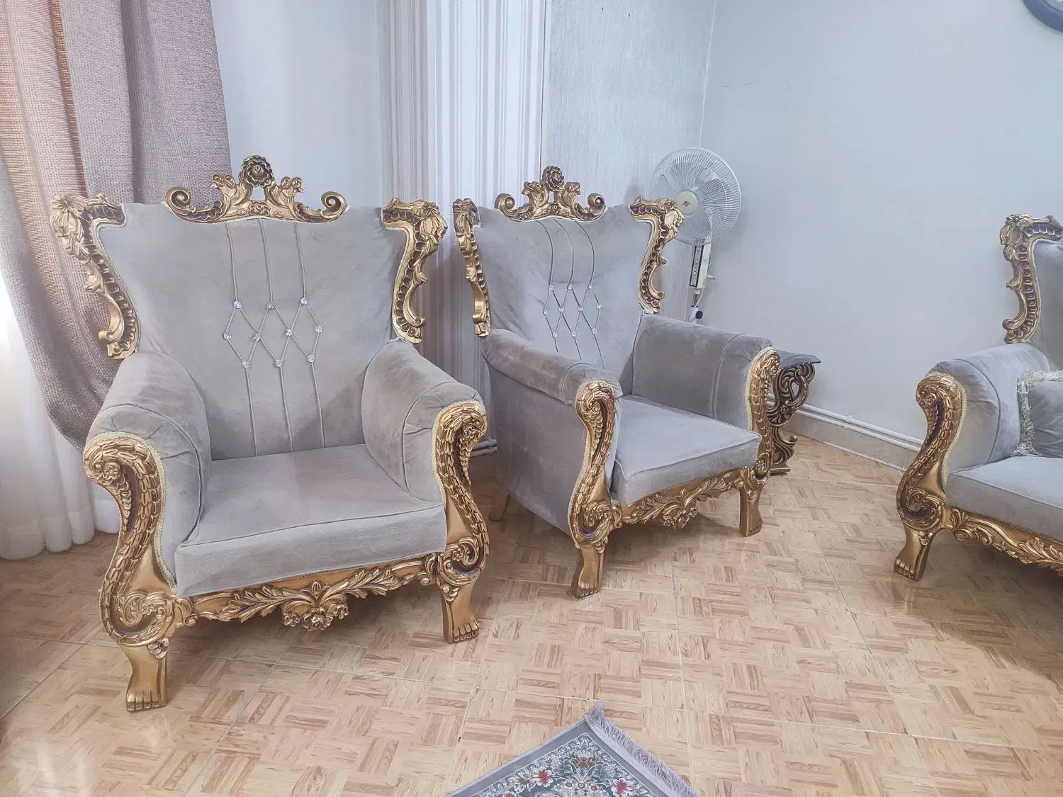 مبل نیم ست سلطنتی طلایی|مبلمان خانگی و میز عسلی|کرج, باغستان|دیوار