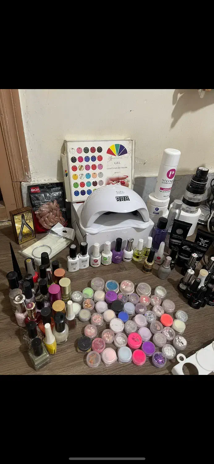 وسایل کاشت ناخن با اموزش رایگان|آرایشگاه و سالن‌های زیبایی|کرمانشاه, |دیوار