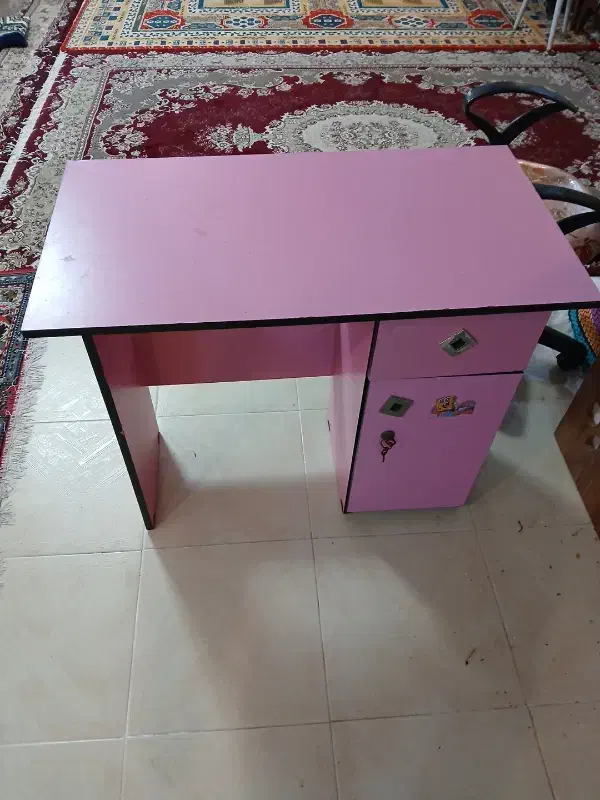 میزو صندلی|میز تحریر و کامپیوتر|رشت, باهنر|دیوار