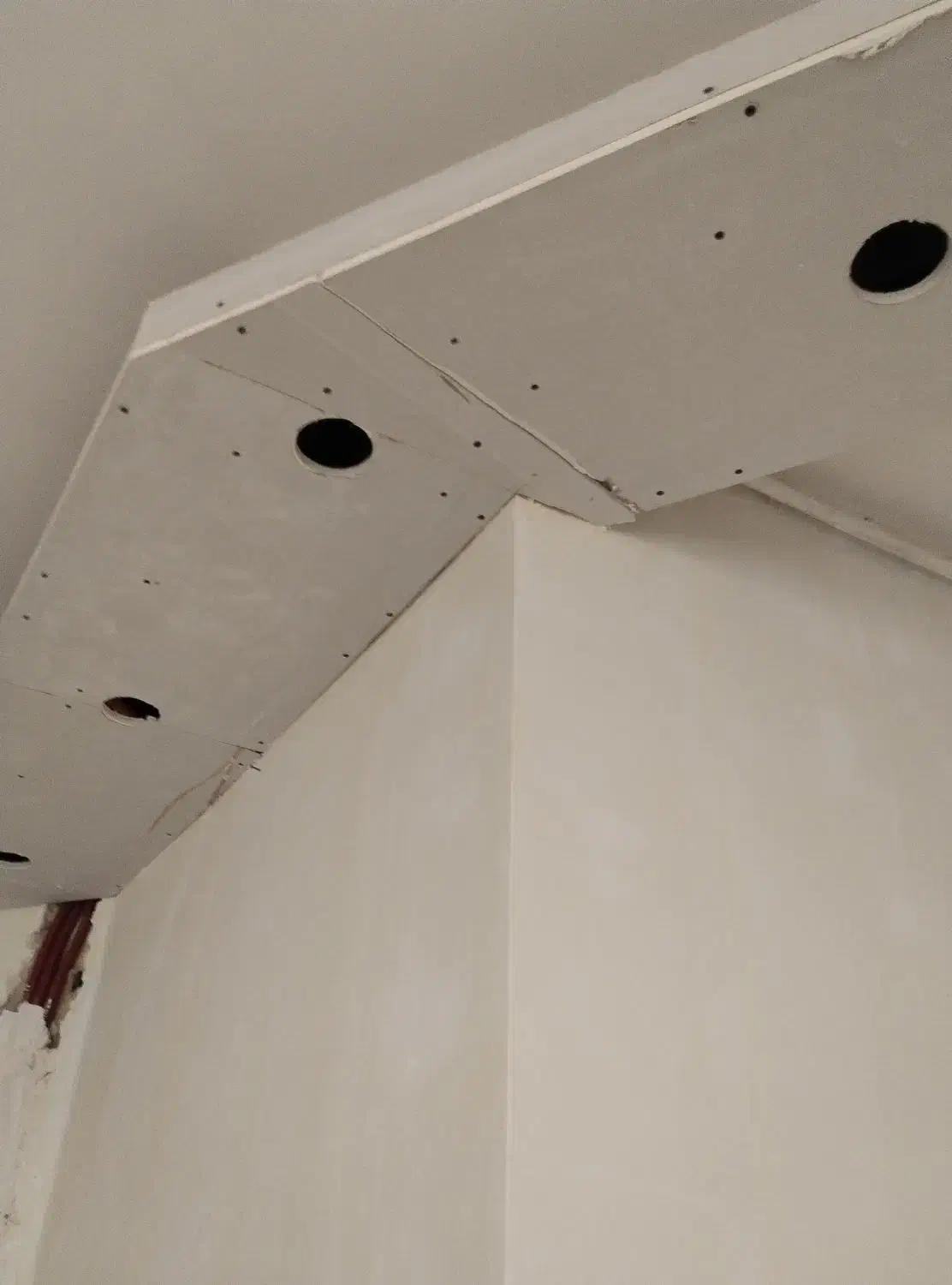 گچ خاک گچ سفید رنگ پلاستیک و روغنی لکه کاری کناف|خدمات پیشه و مهارت|تربتحیدریه, منظر|دیوار