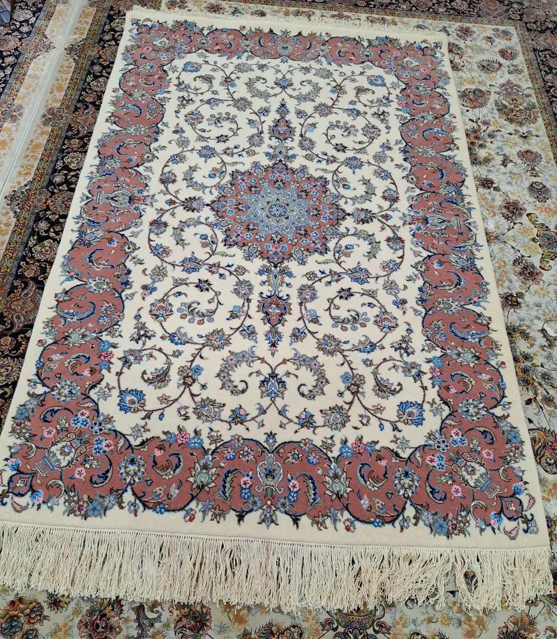 فرش دست بافت نصیریانی|فرش|تهران, زیبادشت|دیوار