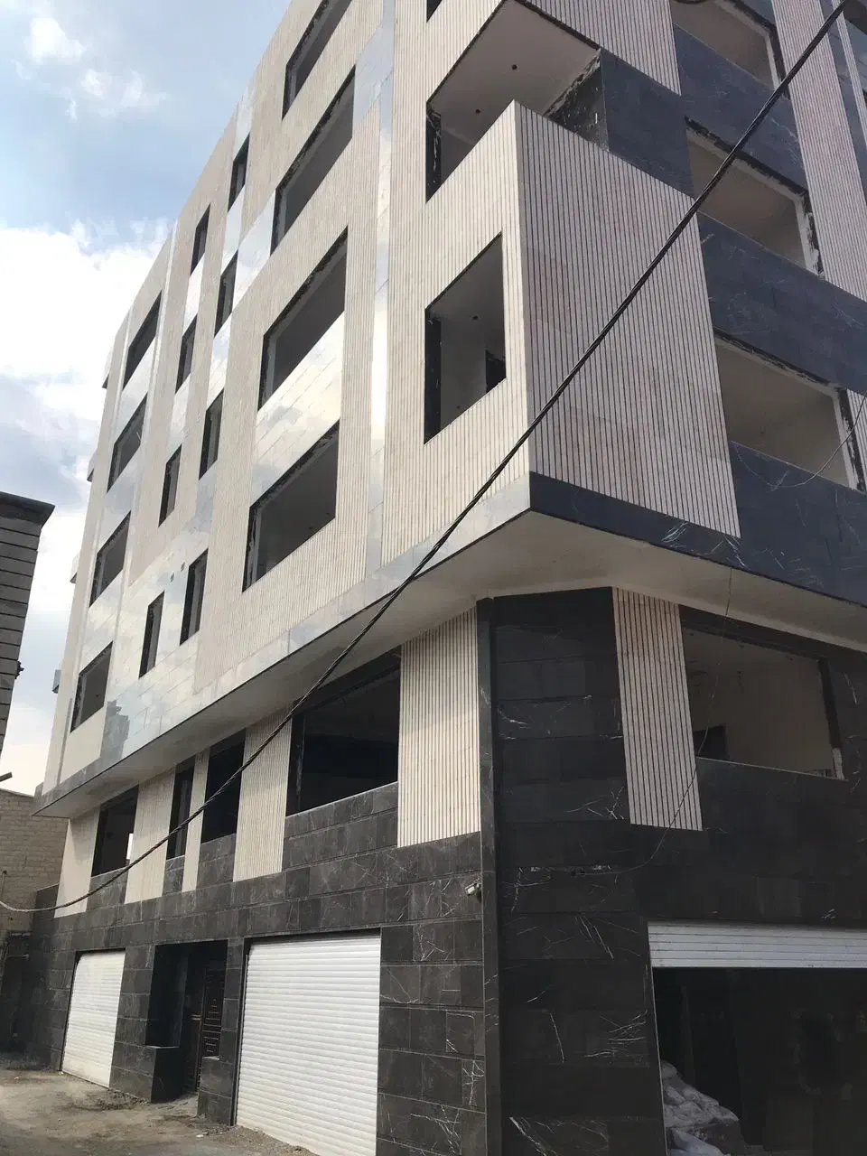 فروش واحد از ۹۳متر تا ۱۱۳ متر در ۴ طبقه گل خ بهار|فروش آپارتمان|بروجرد, |دیوار