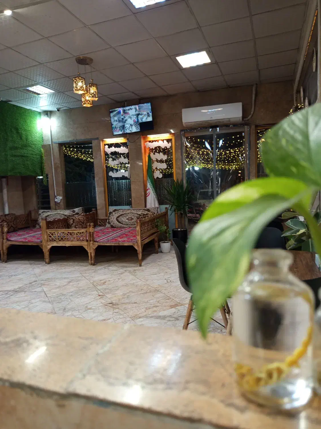 جوان برای کار در رستوران 18سال به بالا|استخدام خدمات فروشگاه و رستوران|تربت جام, شهرک آزادگان|دیوار