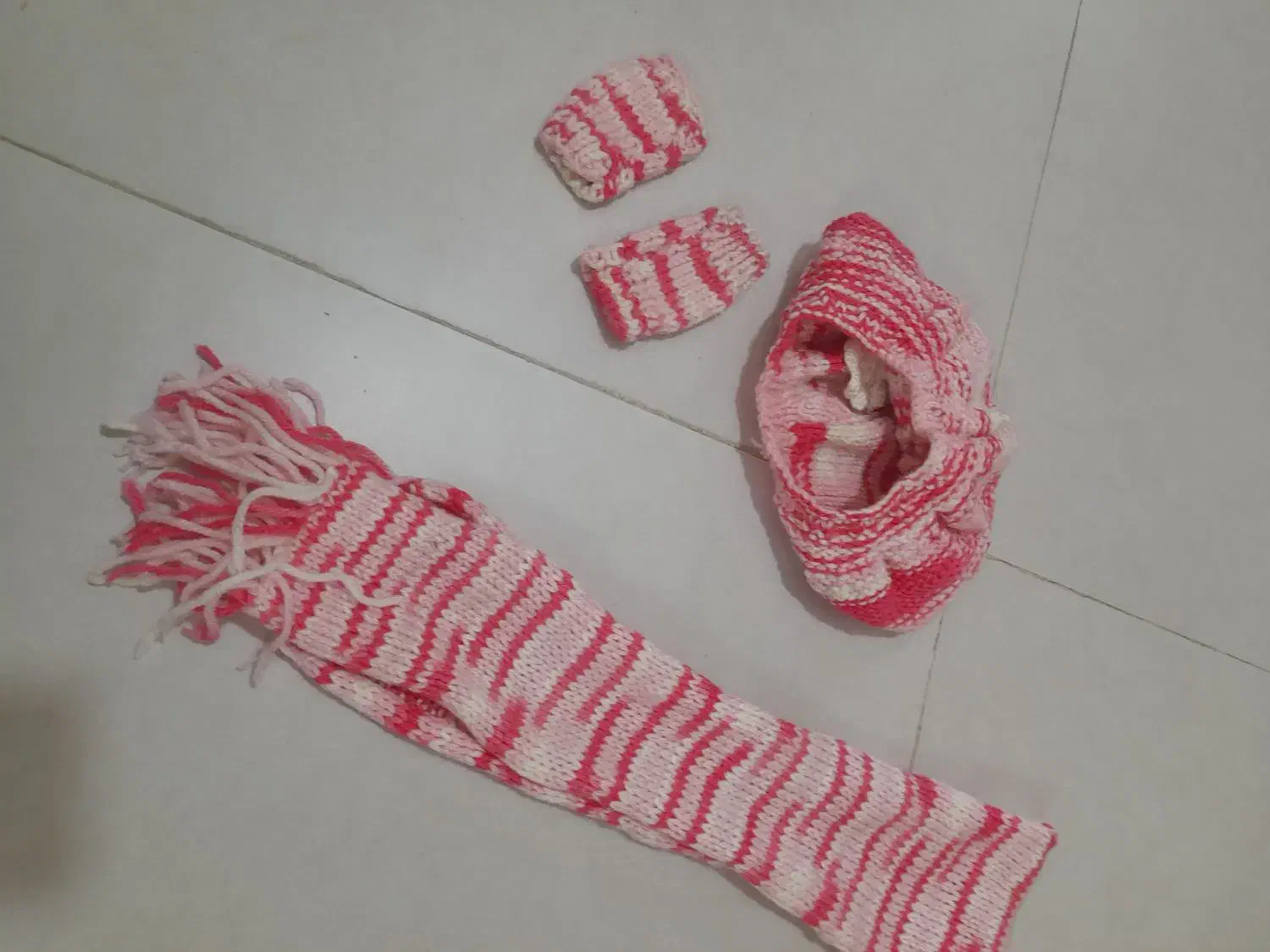 شال وشلوار های جین ودو عدد مقنعه نو|لباس|بروجرد, |دیوار