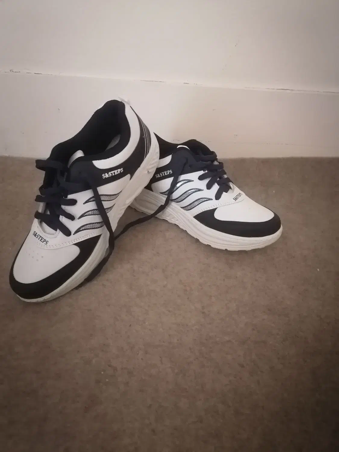 کتونی خارجی جنس  نونو سایز38کوچیک پا|کیف، کفش، کمربند|قم, باجک سه|دیوار