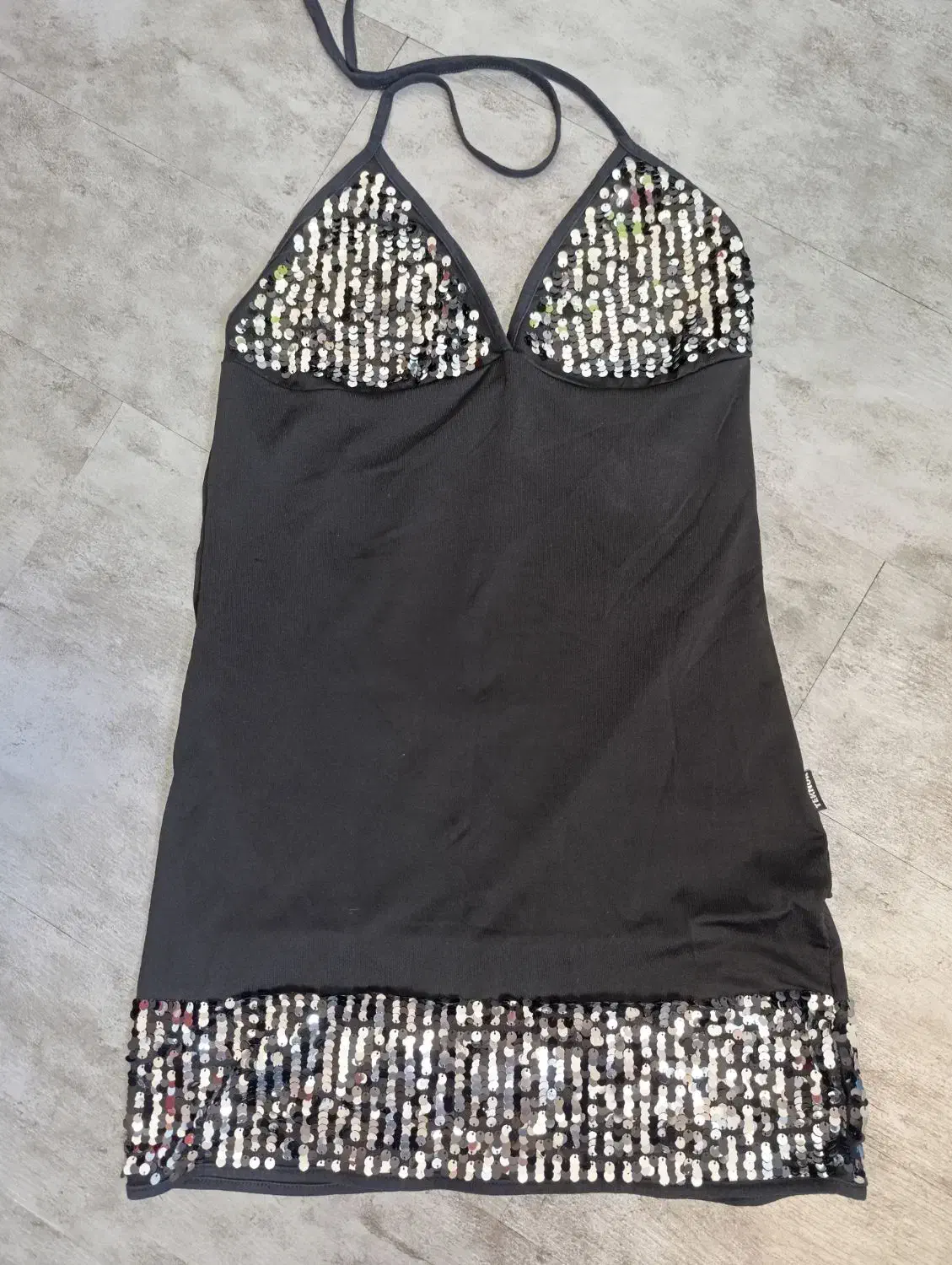 لباس خواب شیک|لباس|رباط‌کریم, مسکن مهر آبشناسان|دیوار